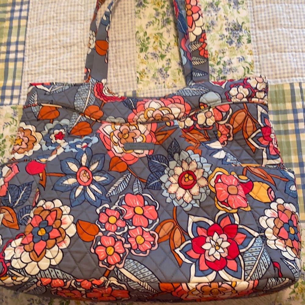 Tote. Gently used just twice.  Very clean.